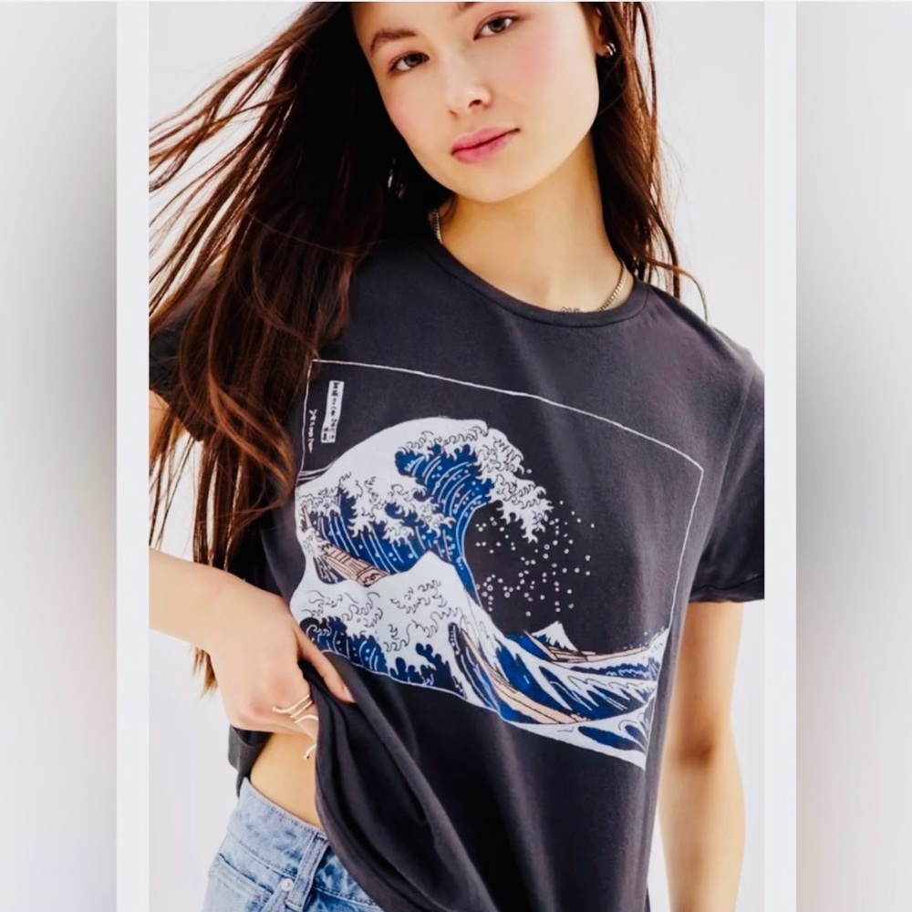Urban Outfitters -The Great Wave Off Graphic Tee
